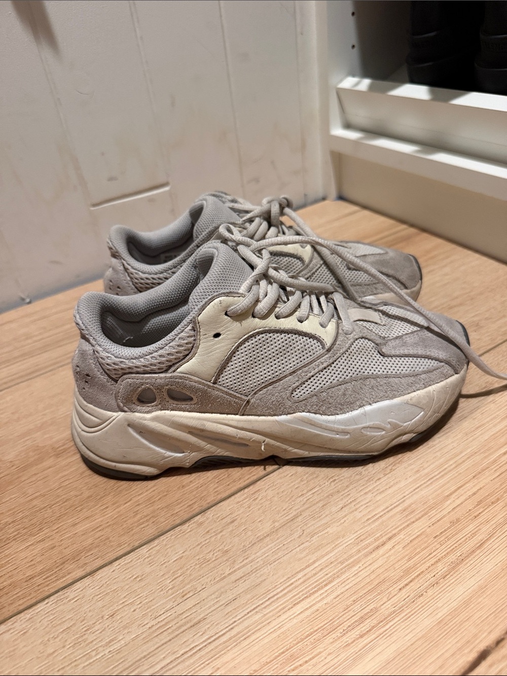 adidas Yeezy Boost 700